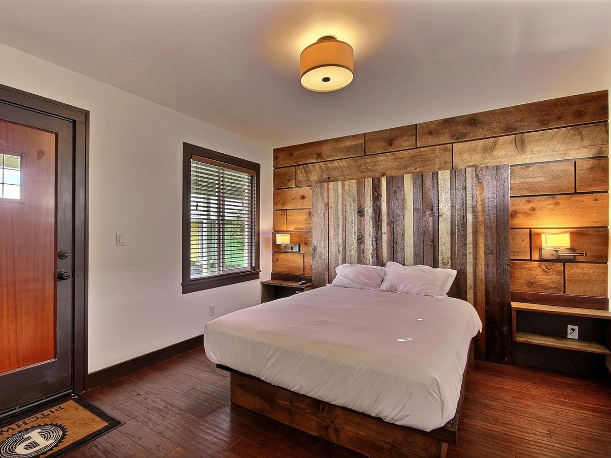 Pitchwood Inn Raymond Экстерьер фото