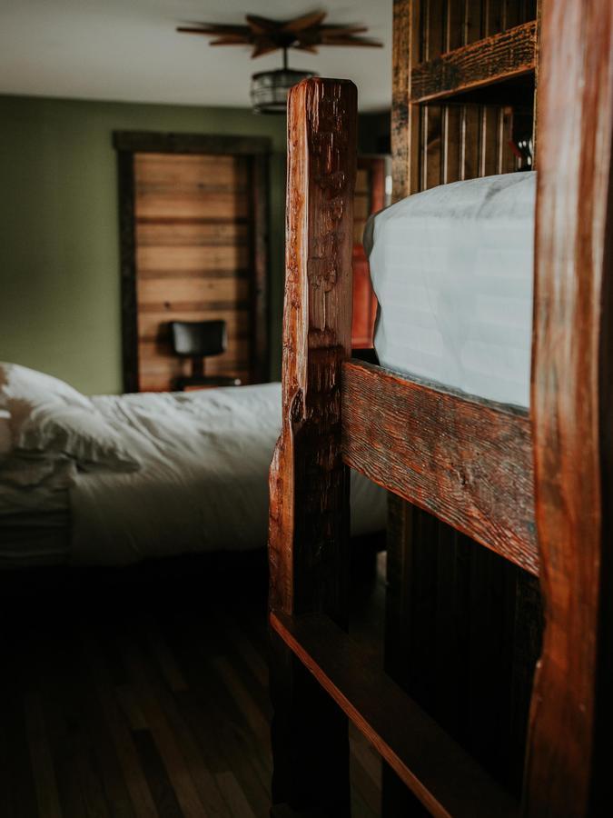 Pitchwood Inn Raymond Экстерьер фото