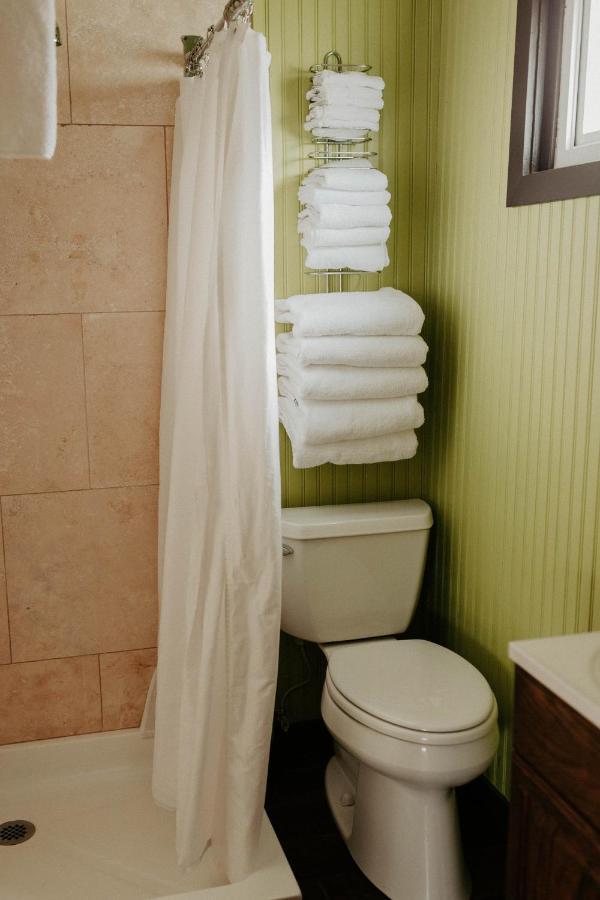 Pitchwood Inn Raymond Экстерьер фото