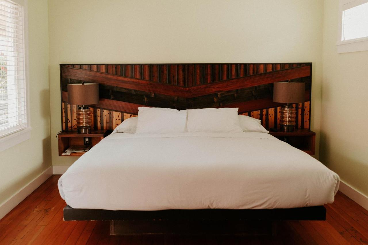 Pitchwood Inn Raymond Экстерьер фото